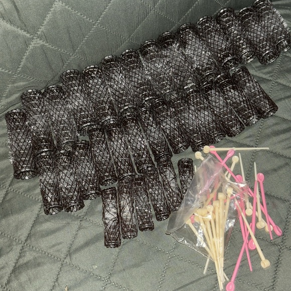 EUC vintage hair rollers with pink & white pins 14 large, 13 medium. 6 small - Picture 2 of 3